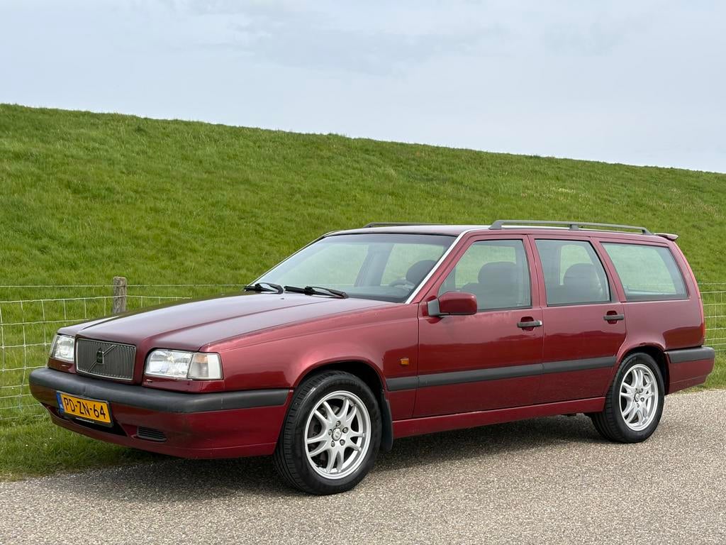 Volvo 850 2.5 I 1996 Rood | clima | spoiler | apk 01-2027!!, Voorwielaandrijving, Zwart, Leder en Stof, Origineel Nederlands