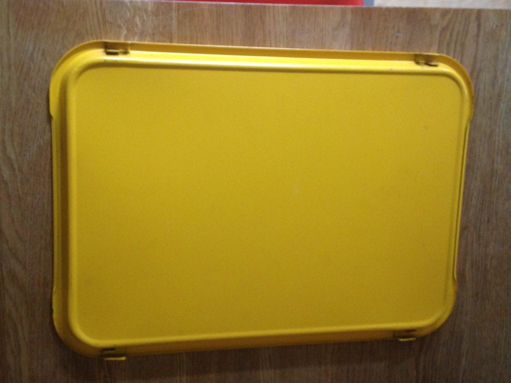 Vintage geel dienblad met opdruk - Picknick, Barbecue, Gebruikt, Met opstaande rand, Ophalen of Verzenden, Dienblad