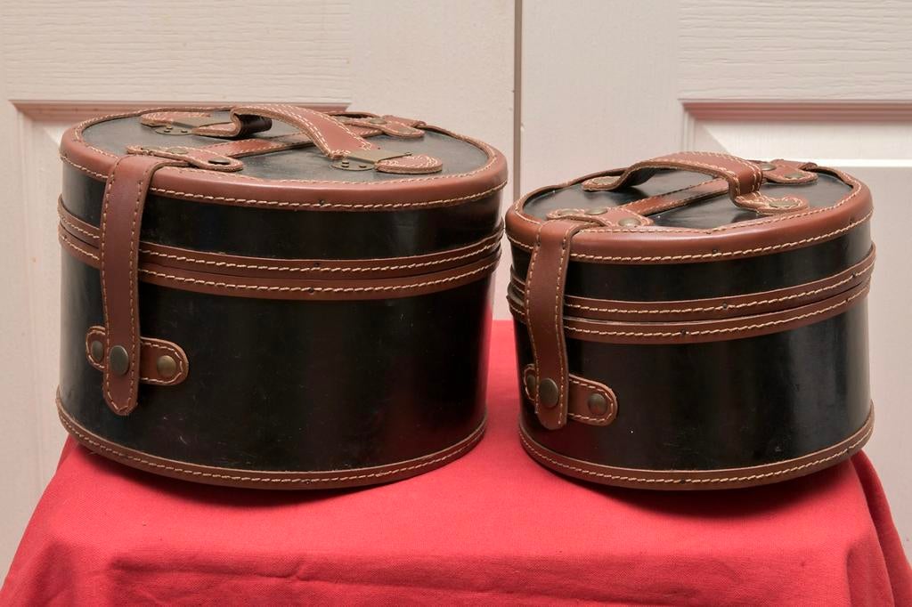2 OUDE HOEDEN DOZEN, Ophalen of Verzenden