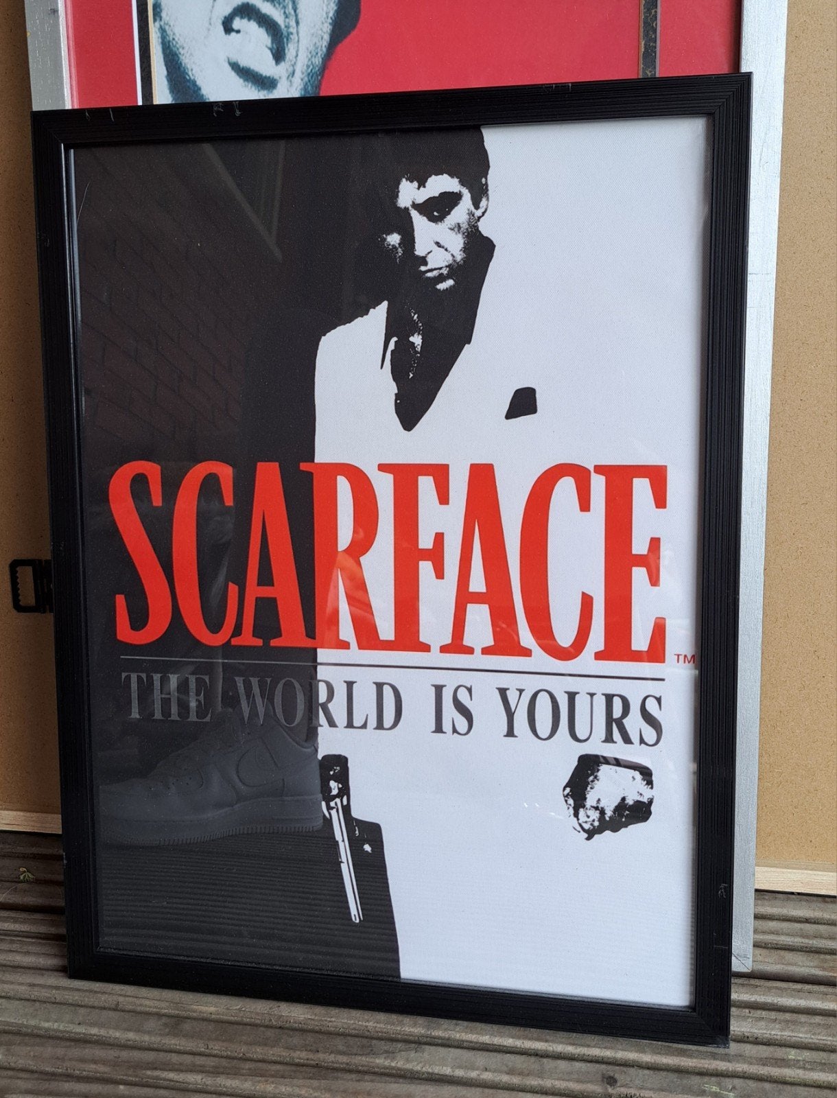 Scarface – The World Is Yours (32 x 42 cm), Verzamelen, Ophalen, Deurposter of groter, Film en Tv, Met lijst