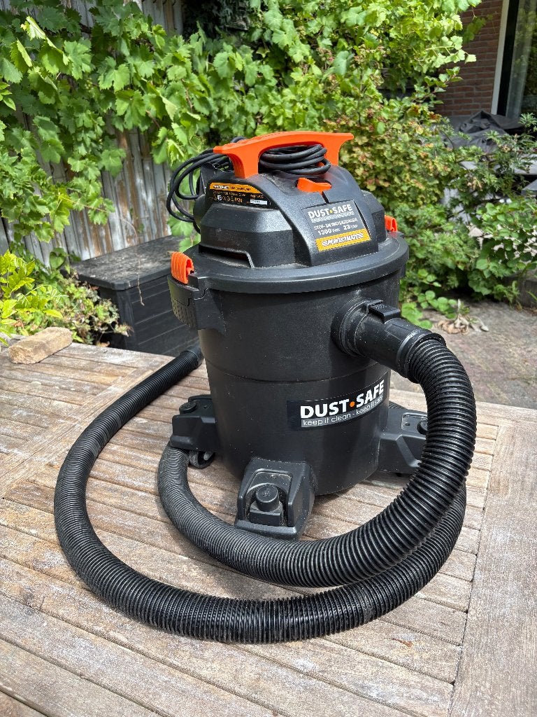 Industriele stofzuiger (nat en droog) ZGAN, Zo goed als nieuw, Industriële stofzuiger, 1200 tot 1600 watt, Ophalen