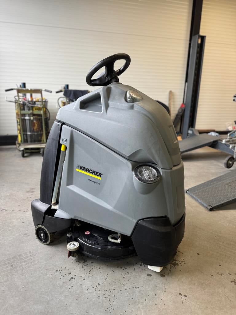 Kärcher Professional schrobmachine, Doe-het-zelf en Verbouw, Reinigingsmachines, Ophalen of Verzenden, Gebruikt, Schrobmachine