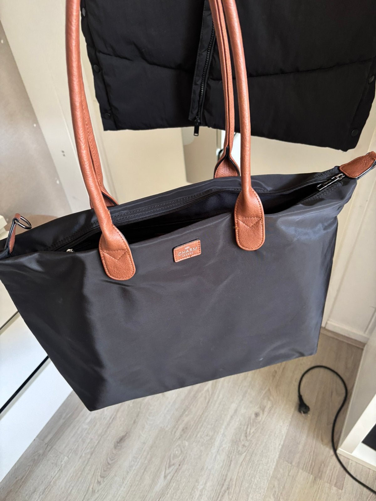 zwarte charm london bag, Ophalen, 40 tot 60 cm, 30 cm of meer, Zwart