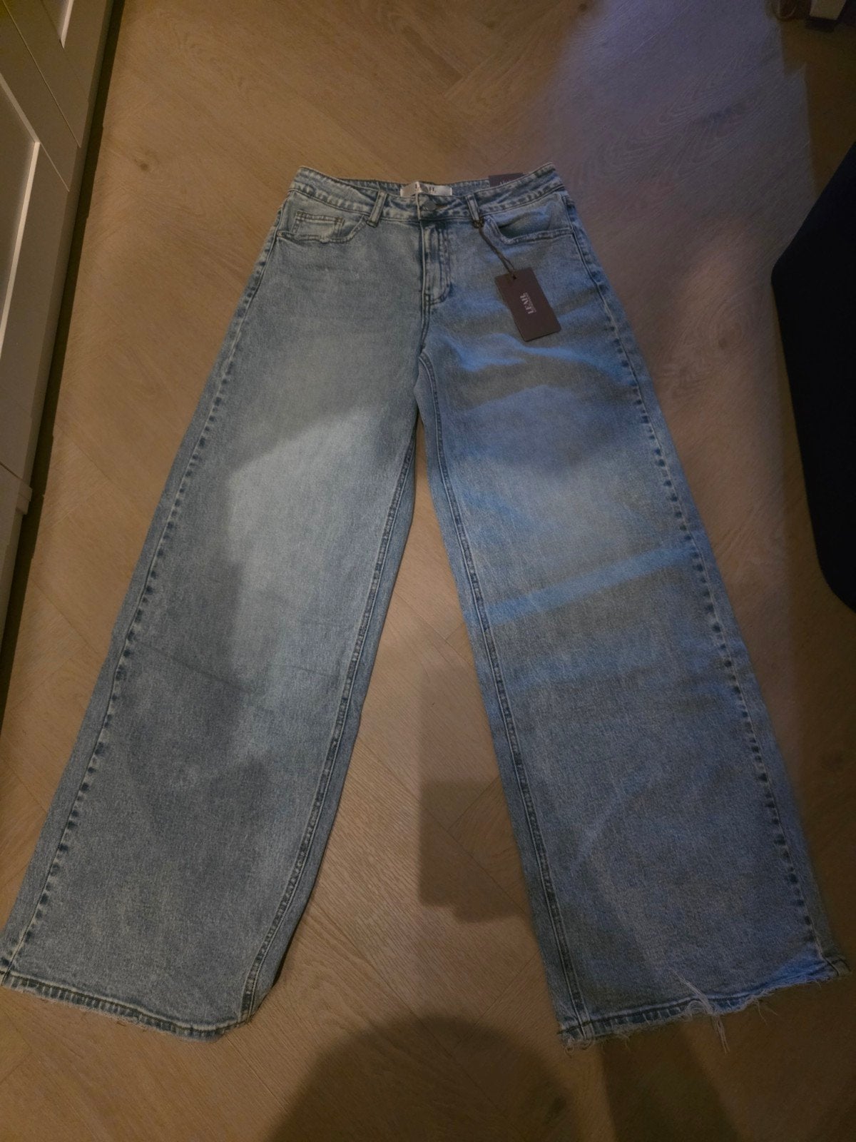 Leah wide leg jeans - Nieuw met kaartjes, Blauw, Nieuw, Ophalen of Verzenden, W30 - W32 (confectie 38/40)