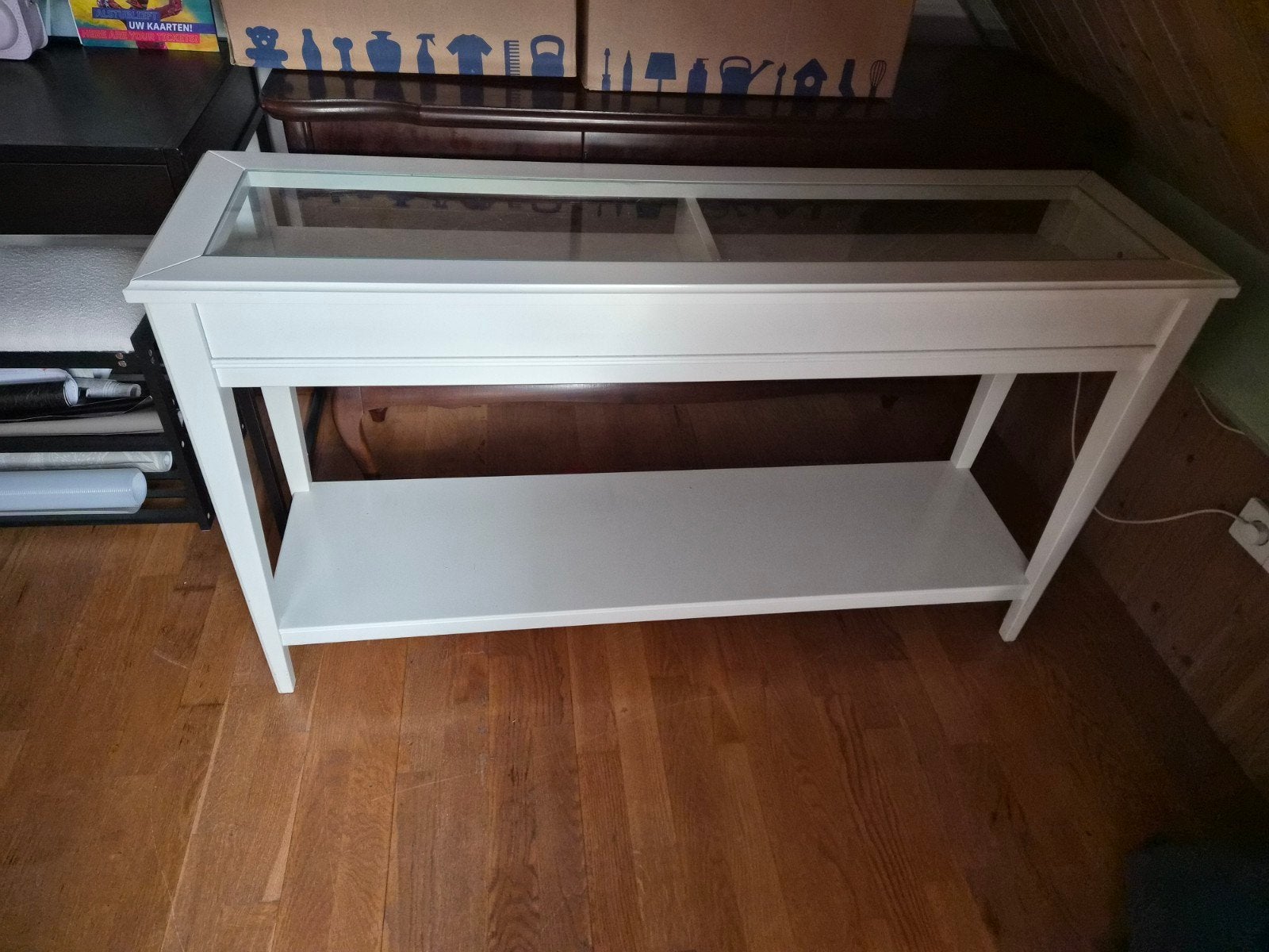 Witte sidetable met glasplaat en opbergruimte, Huis en Inrichting, Tafels | Sidetables, Ophalen