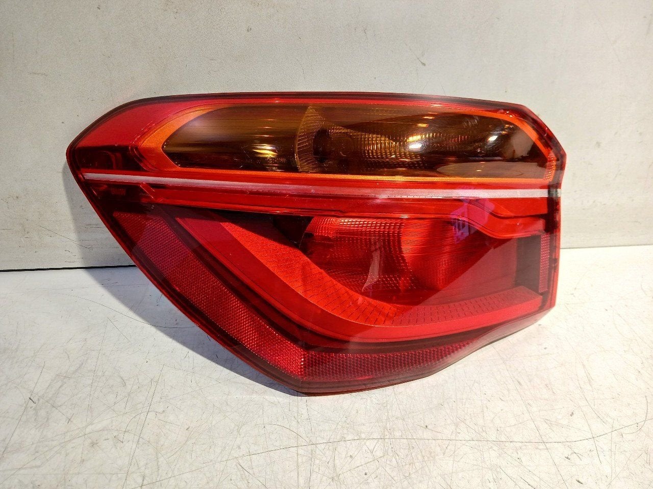 Achterlicht links buiten BMW X1, Onderdelen@venauto.nl, Van der Ven Autorecycling B.V., Gebruikt, Ettenseweg 76, 4706 PB Roosendaal, The Netherlands