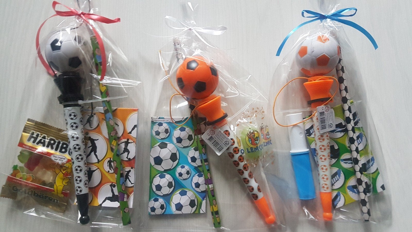 Traktatie voetbal pen,notitieboekje,potlood+snoepje 1.65, Ophalen of Verzenden, Nieuw, Feestartikel, Verjaardag