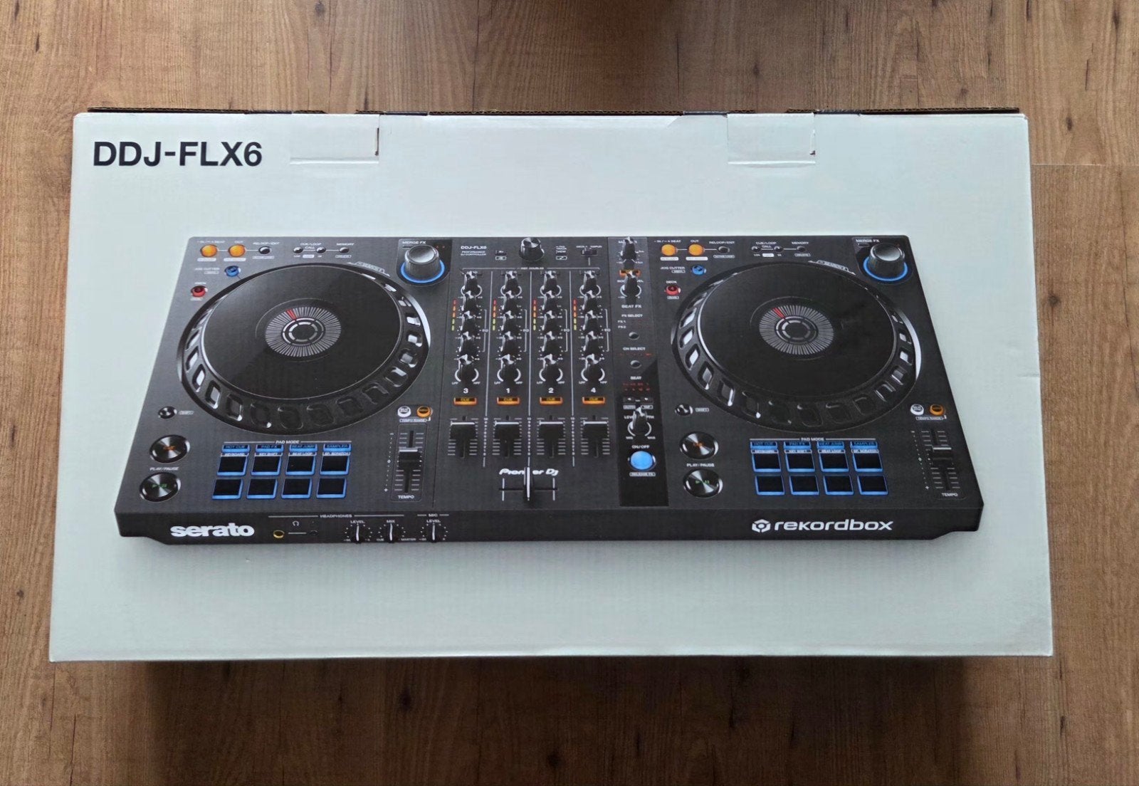 Foto 2 van Pioneer DJ DDJ-FLX6 DJ-controller Weinig gebruikt