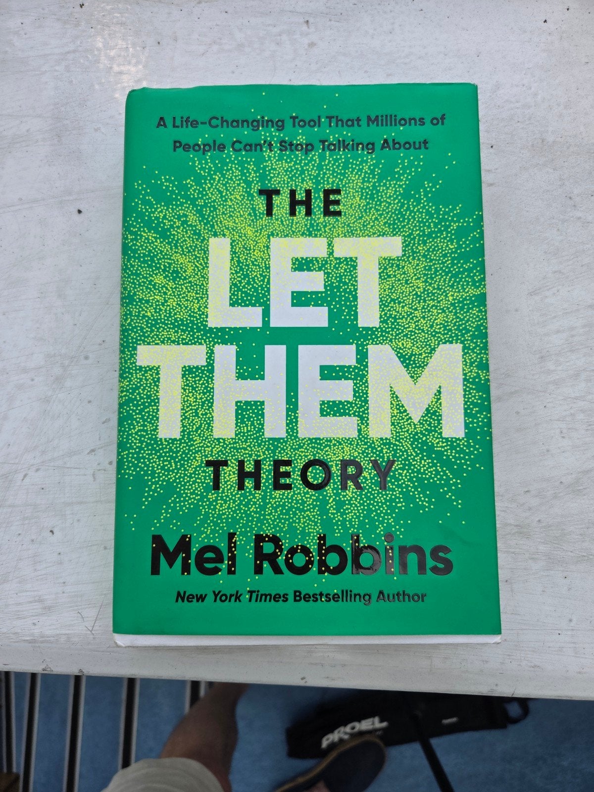 The Let Them Theory - Mel Robbins (Hardcover, Engels), Ophalen of Verzenden, Zo goed als nieuw, Mel Robbins