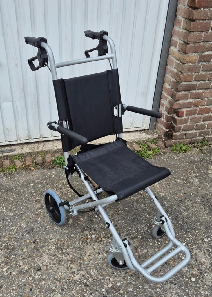 te koop opvouwbare reisrolstoel in nette staat, Ophalen, Inklapbaar, Gebruikt, Duwrolstoel