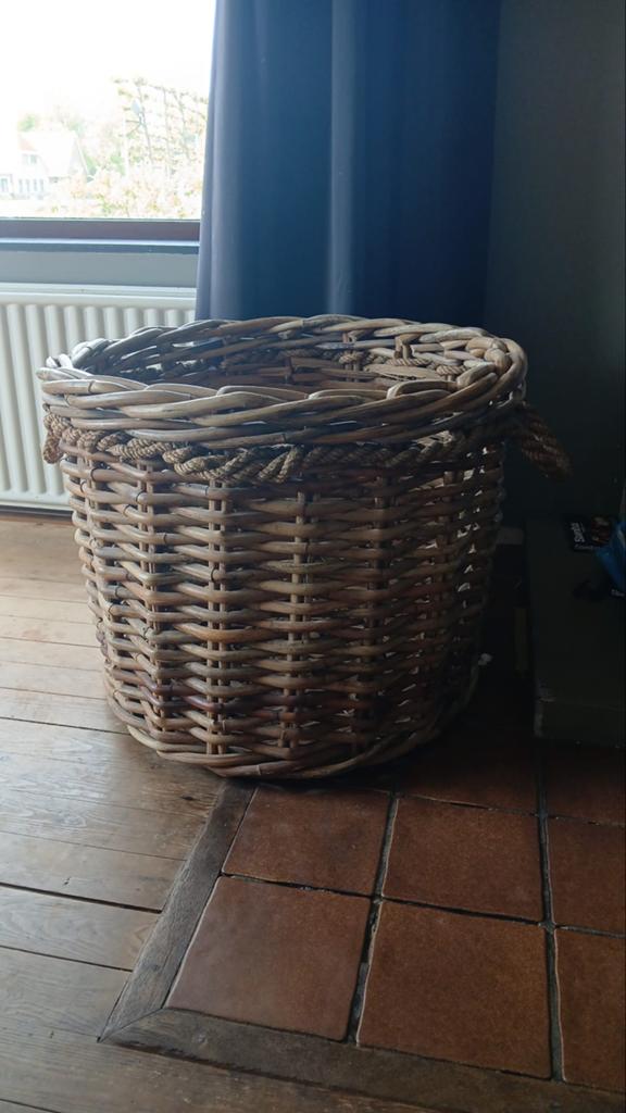 Grote robuuste rieten mand, Huis en Inrichting, Ophalen, Gebruikt, Mand, Rond