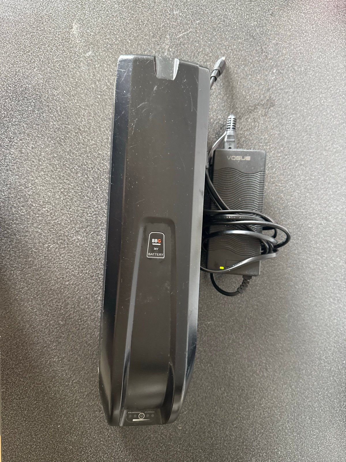 Vogue Superior 3 accu met oplader en sleutel, Gebruikt