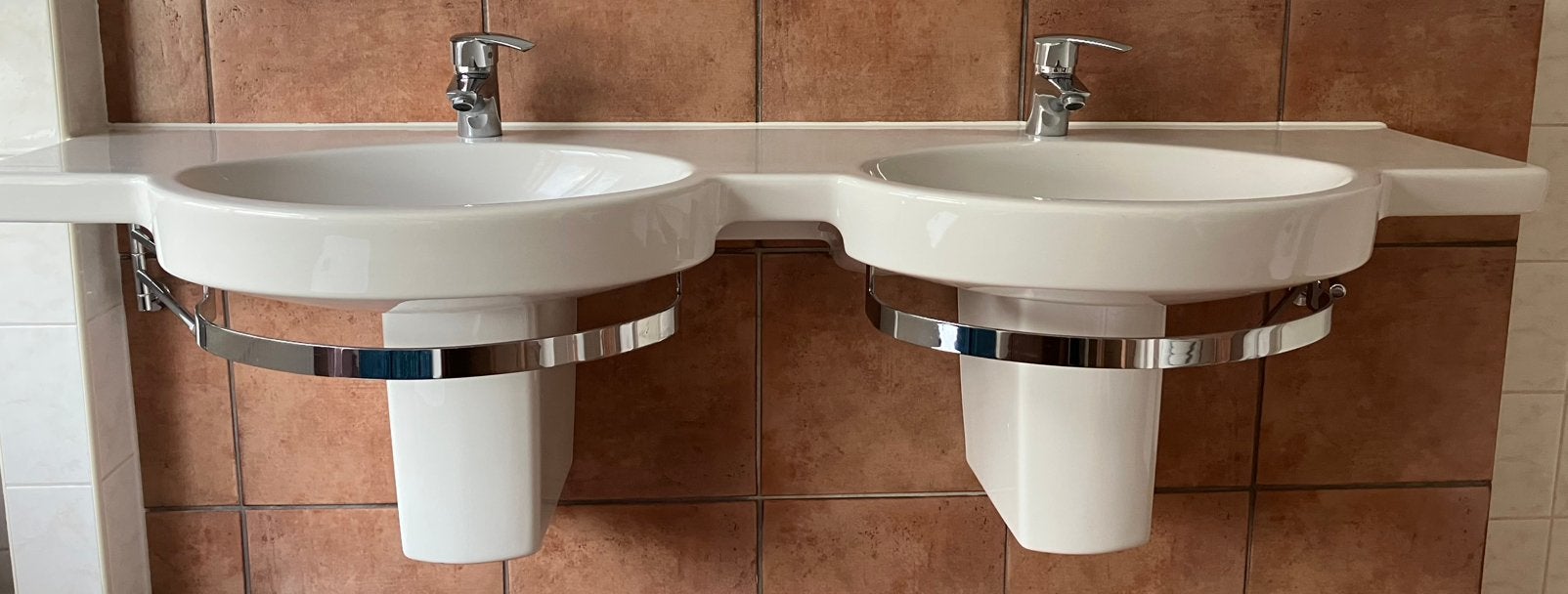 Dubbele wastafel van Villeroy en Boch, Doe-het-zelf en Verbouw, Sanitair, Ophalen, Gebruikt, Wastafel