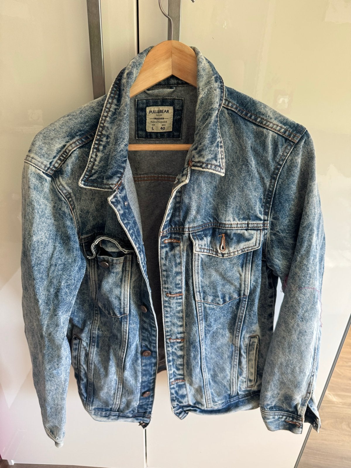 Pull&Bear Trucker spijkerjas maat L, Ophalen of Verzenden, Zo goed als nieuw, Maat 52/54 (L), Blauw
