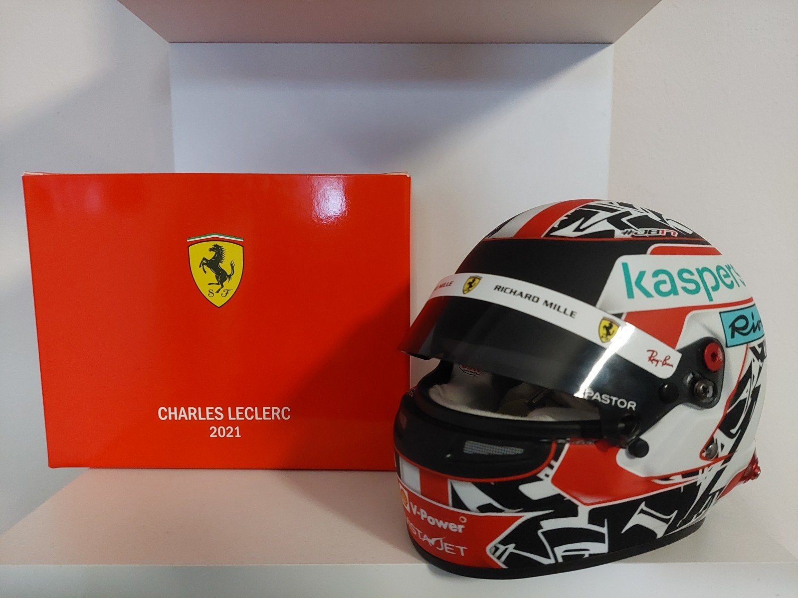 Charles Leclerc 2021 F1 Replica Helm met Doos, Verzamelen, Ophalen of Verzenden, Zo goed als nieuw, Formule 1