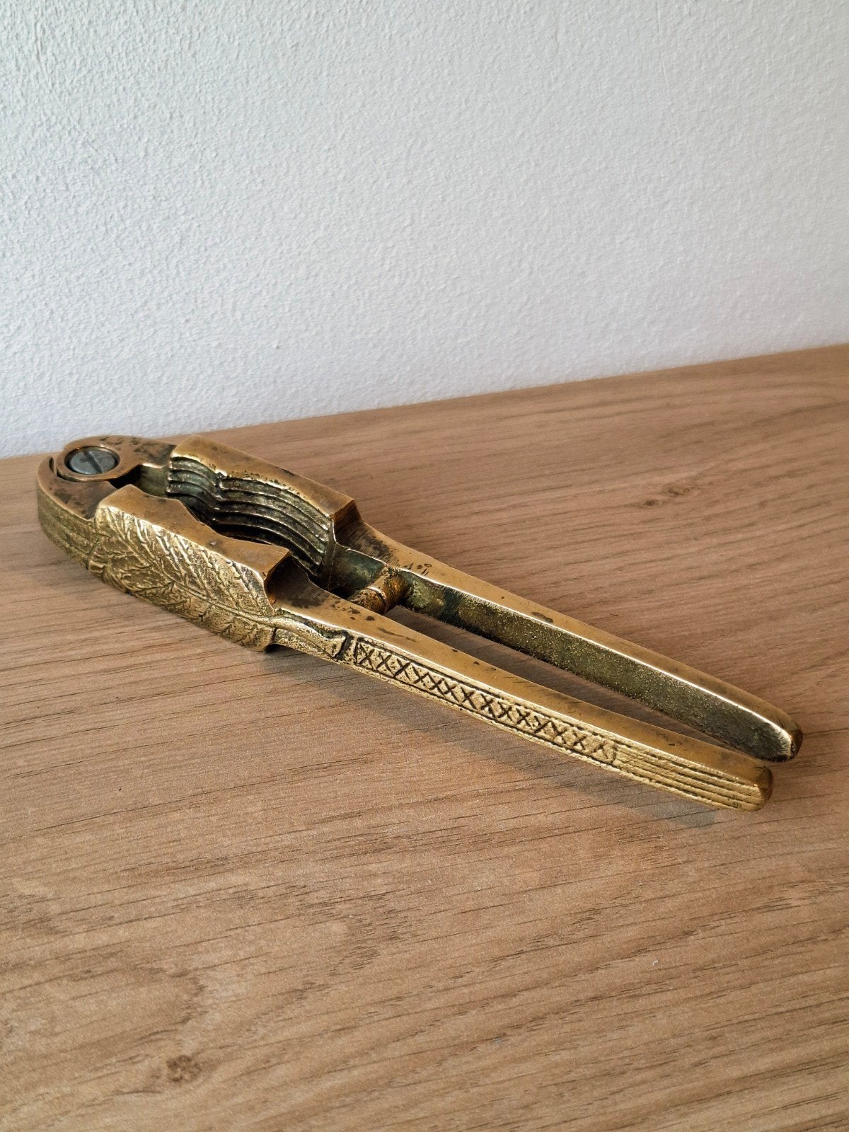 Unieke notenkraker met bladmotief messing vintage, Ophalen of Verzenden
