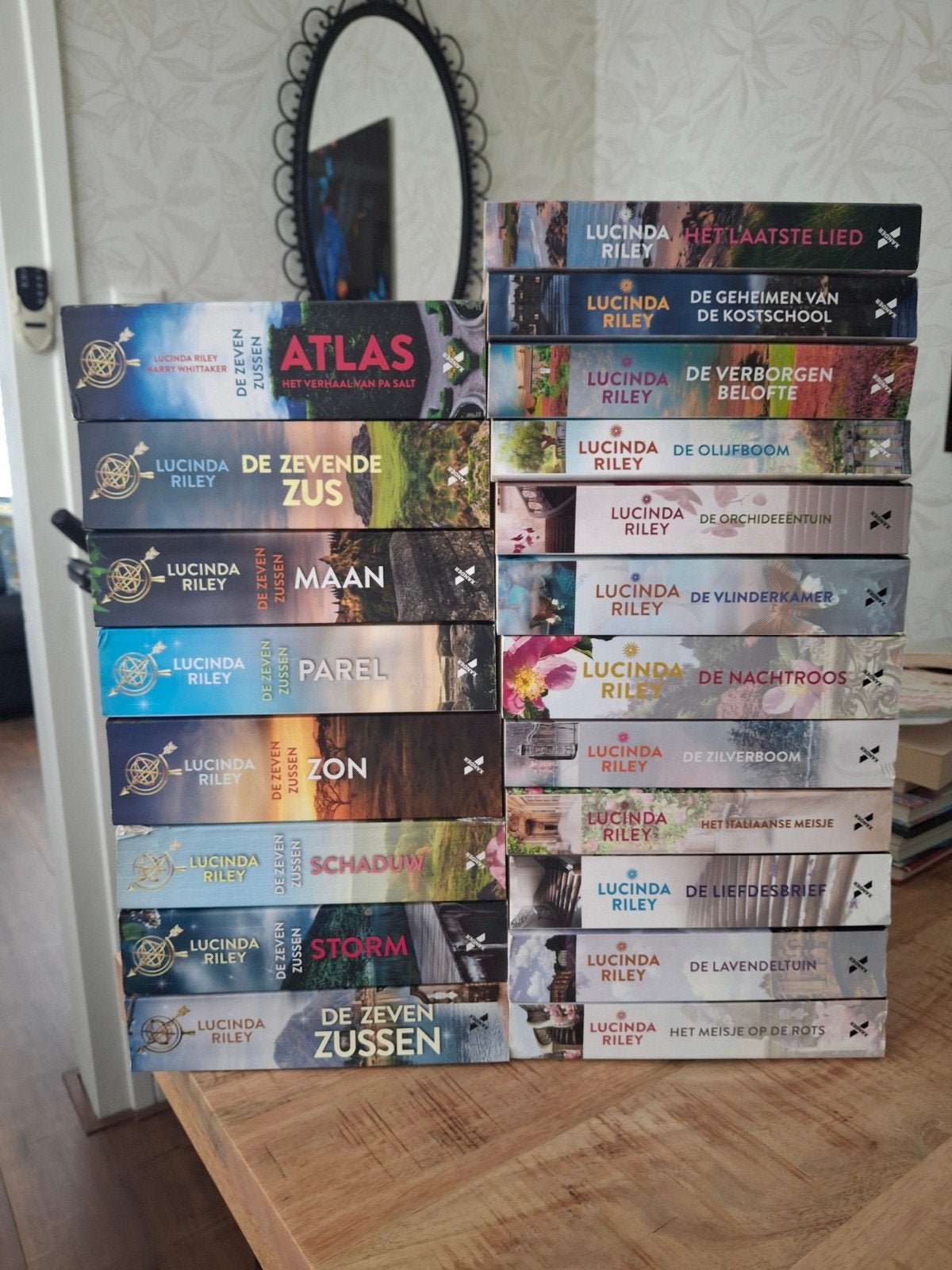 Lucinda Riley, Boeken, Romans, Ophalen of Verzenden, Zo goed als nieuw
