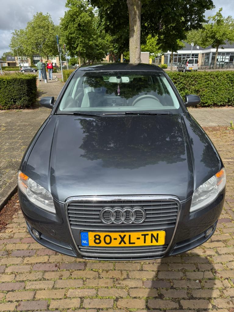 Audi A4 2.0 96KW AUT 2007 Grijs, Auto's, 4 cilinders, 1984 cc, A4, 75 €/maand