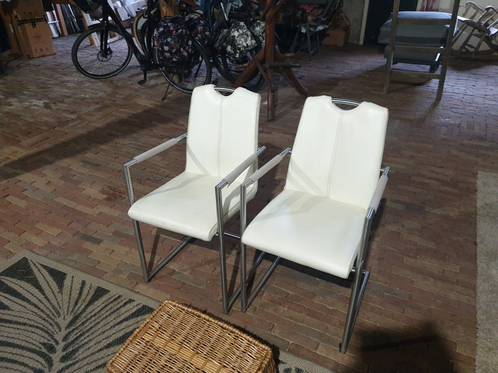 4 gratis stoelen, Ophalen, Gebruikt, Kunststof, Vier