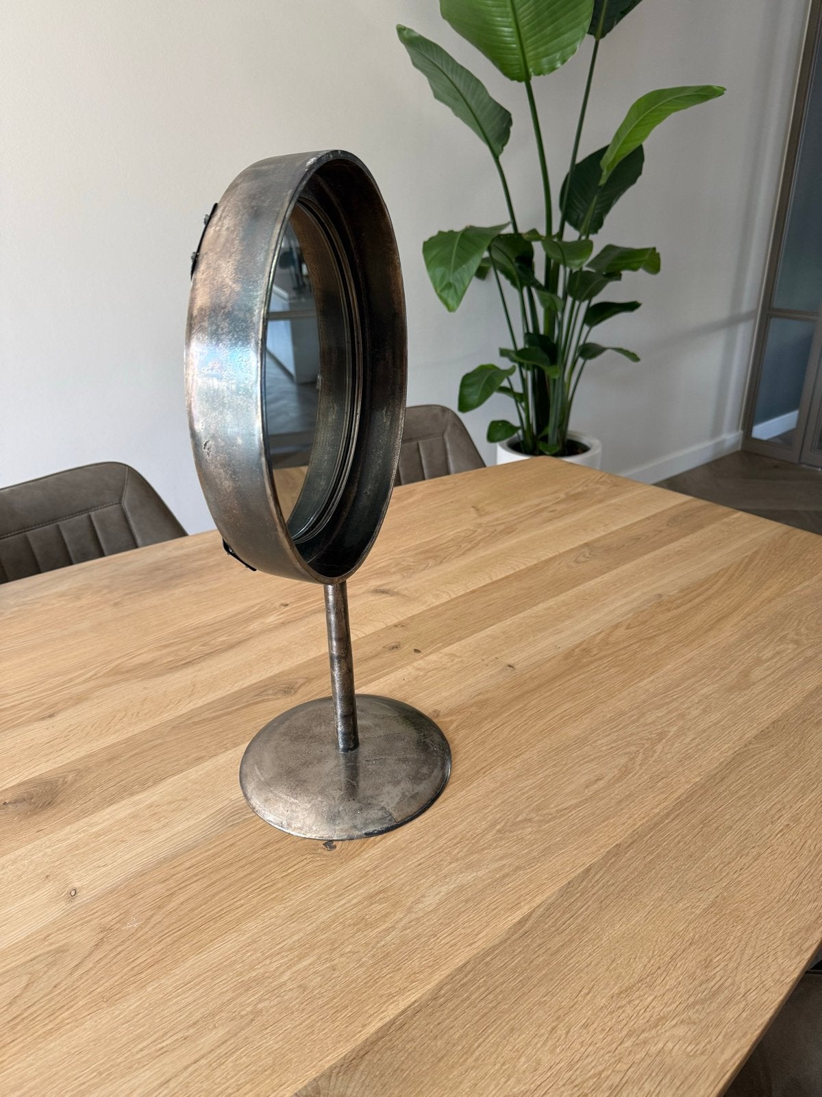 Vintage Tafelspiegel op Voet - Rond Metaal, Antiek en Kunst, Antiek | Spiegels, Ophalen, Rond, Minder dan 50 cm, Minder dan 100 cm