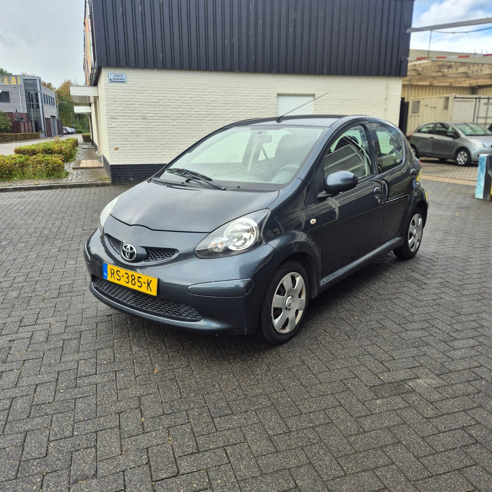Toyota Aygo 1.0 12V Vvt-i 5DRS 2007 Grijs nieuwe apk, Voorwielaandrijving, Stof, Zwart, 4 stoelen