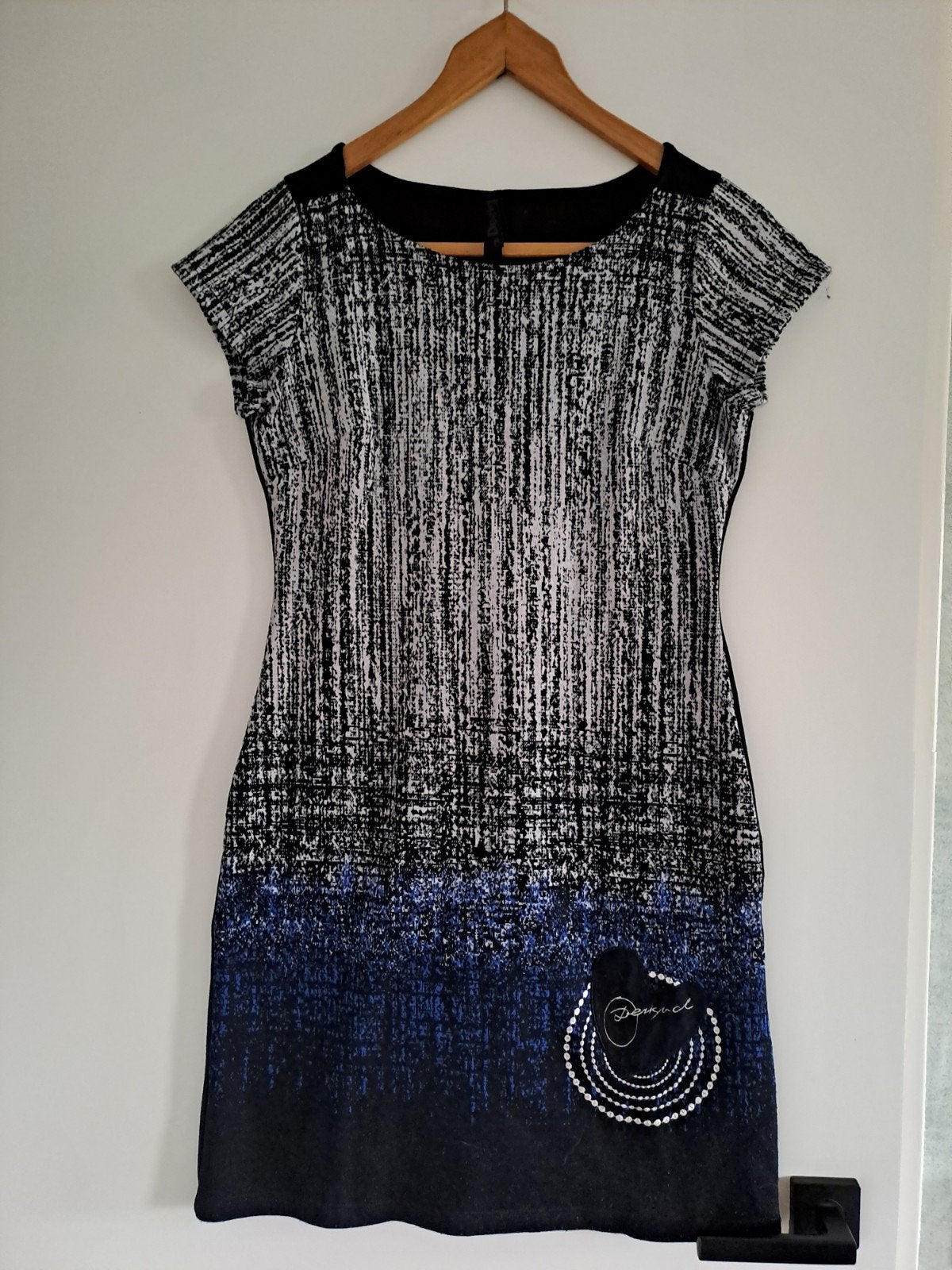 Desigual jurk zwart/wit/blauw maat M, Maat 38/40 (M), Zwart, Ophalen of Verzenden, Knielengte
