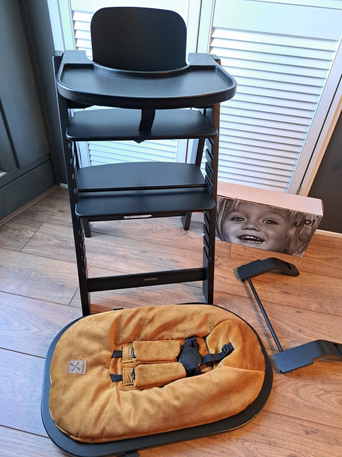 Kidsmill Up Meegroeistoel - Zwart/Goud met Newborn +adapters, Ophalen, Zo goed als nieuw, Meegroeistoel, Gordel(s)