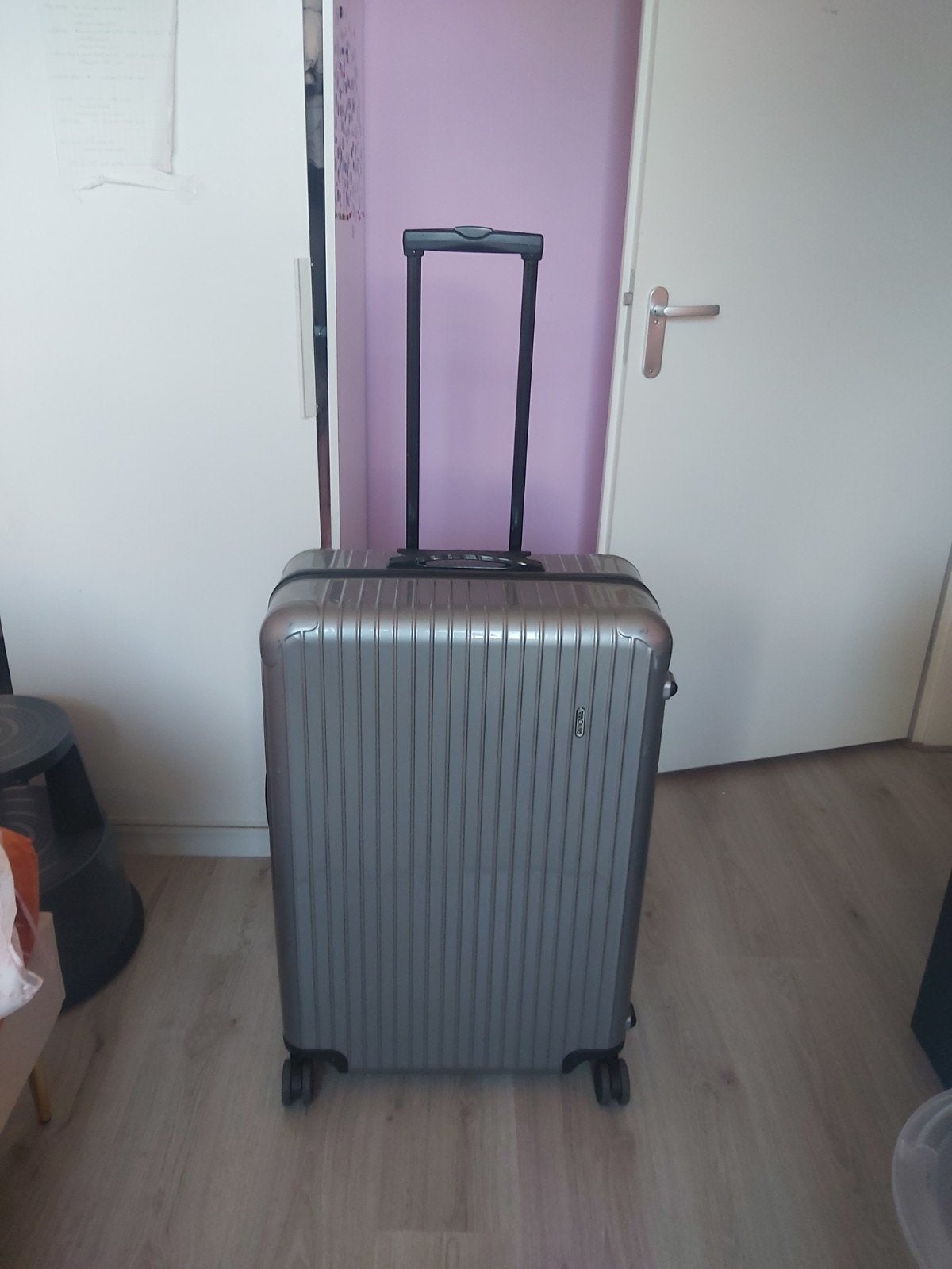 Rimowa Koffer - Zilverkleurig, Gebruikt, Wieltjes, Gebruikt, Hard kunststof, 45 tot 55 cm