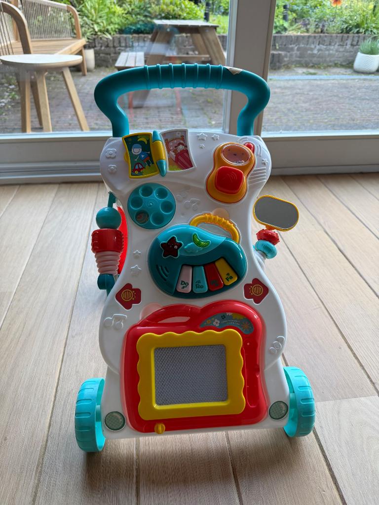 Kunststof loopwagen met activiteitenbordje, Ophalen