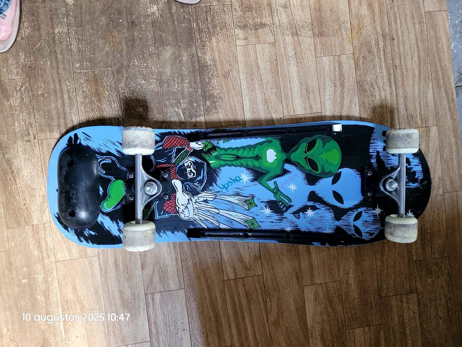 Skateboard met uniek alien design - Zo goed als nieuw, Ophalen of Verzenden, Zo goed als nieuw, Skateboard