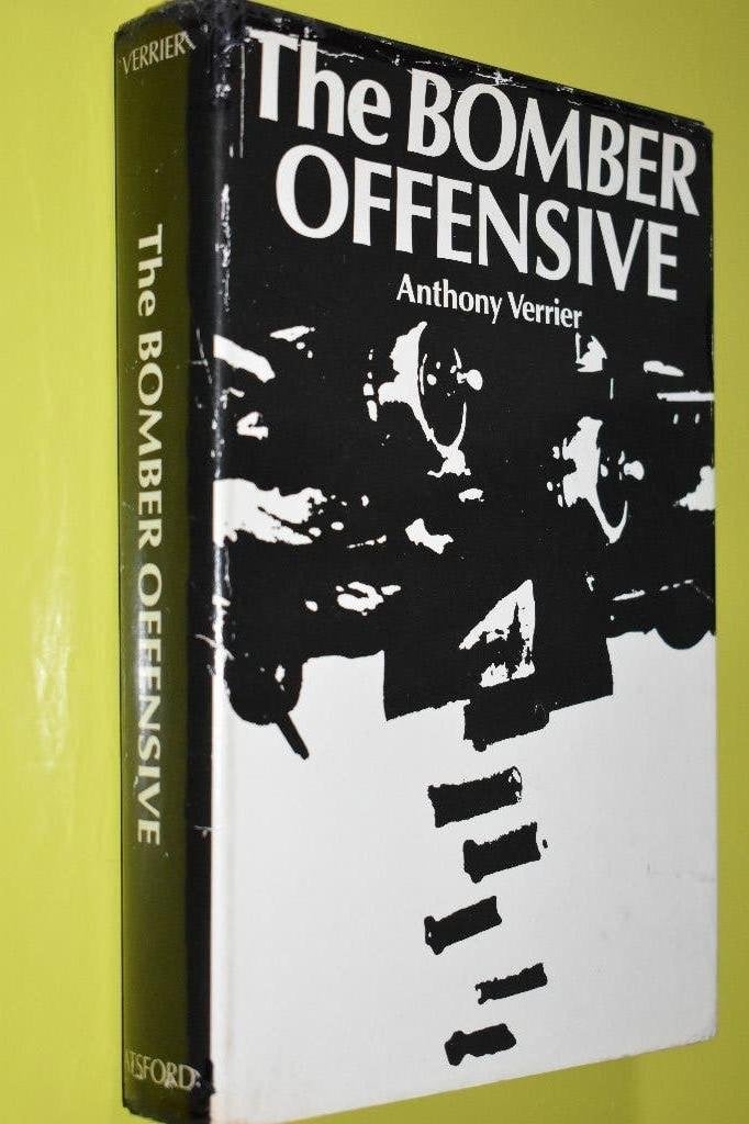 The Bomber Offensive -1968- 1e druk- A. Verrier, Tweede Wereldoorlog, Zo goed als nieuw, Luchtmacht, A. Verrier