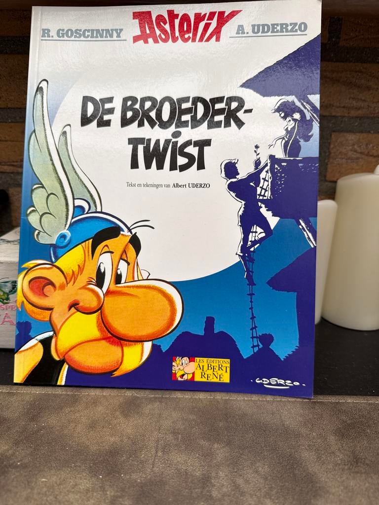 Asterix: De Broeder-Twist - Klassiek stripboek, Boeken, Eén stripboek, Ophalen of Verzenden, Zo goed als nieuw