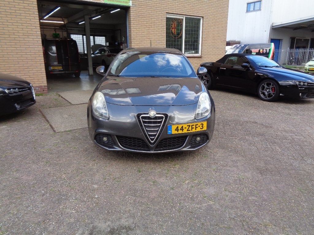Alfa Romeo Giulietta 1.4 Turbo Multi AIR 2012 Grijs, Voorwielaandrijving, Stof, Zwart, 4 cilinders