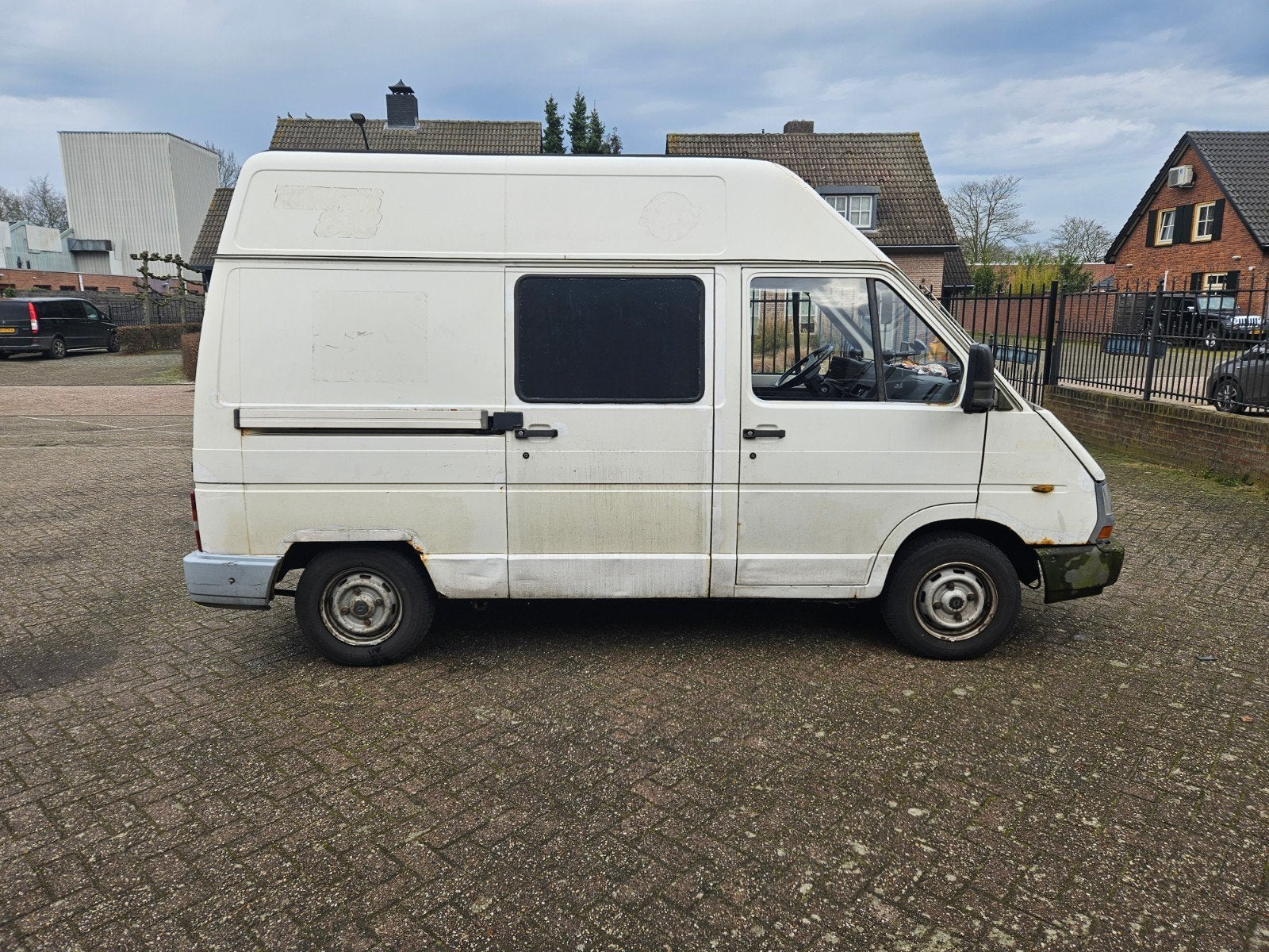 Renault Trafic T 328 1989bj 1700cc 5 speed, Stof, Beige, 4 cilinders, Renault
