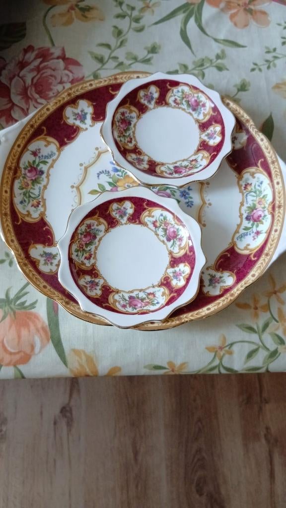 Prachtig decoratief bordenset met bloemmotief, Verzenden