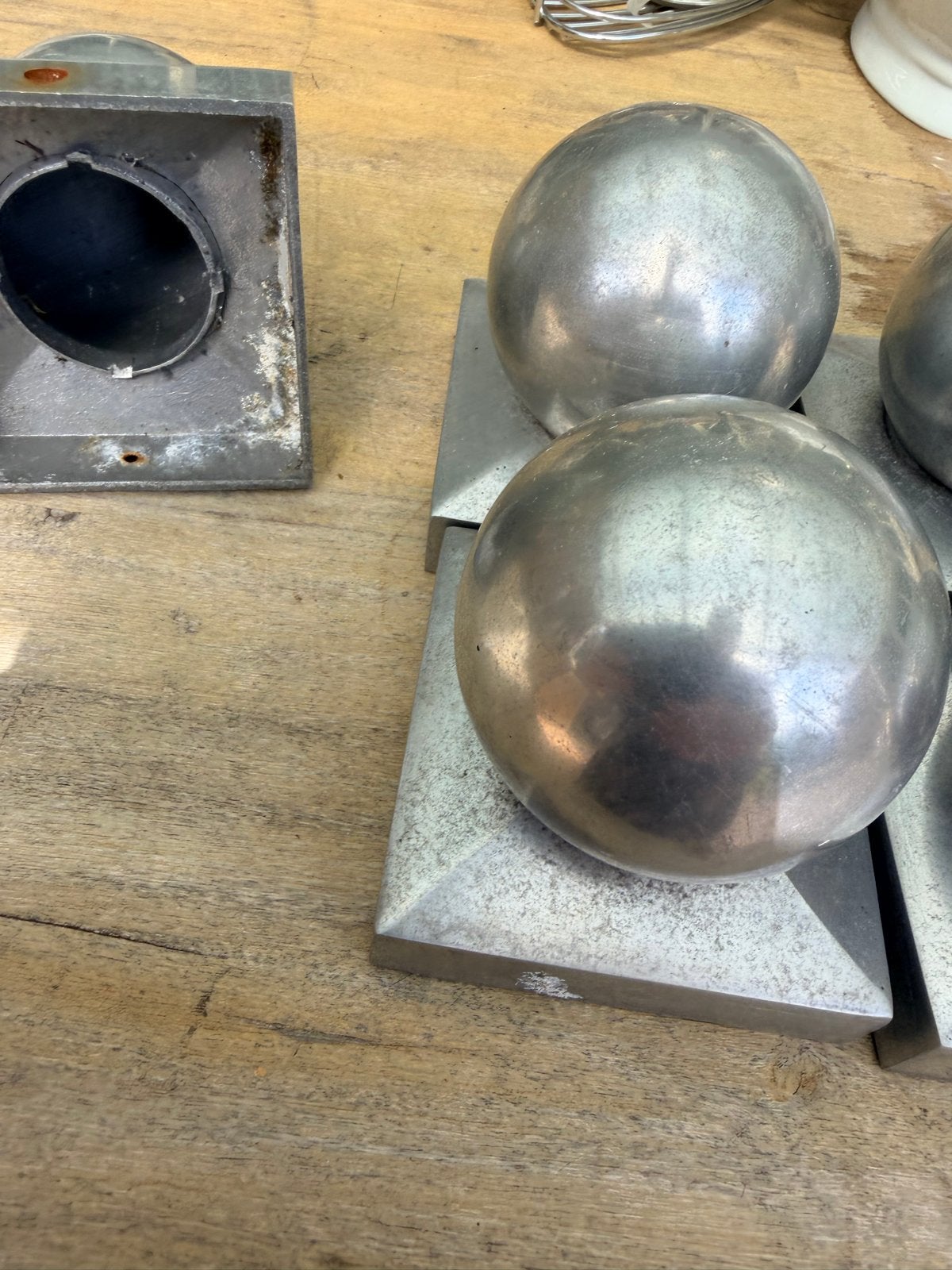 Metalen bol ornamenten voor hek of paal (5 stuks), Ophalen of Verzenden, Gebruikt