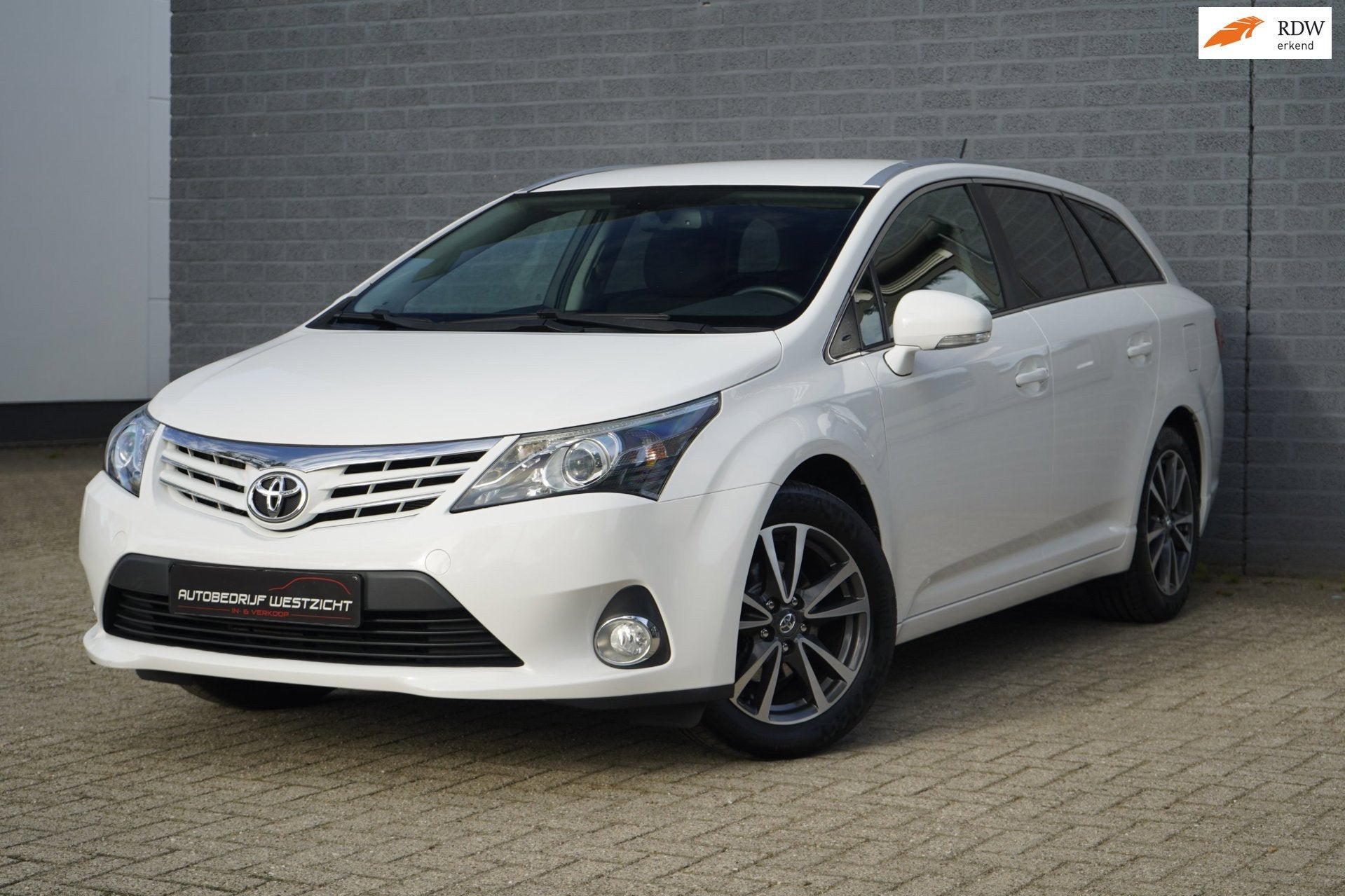 Toyota Avensis Wagon 1.8 VVTi Dynamic Dealer onderhouden!, Auto's, Dealer onderhouden, Zwart, 4 cilinders, Zwart