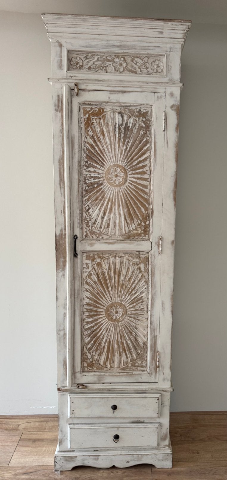 kast met houtsnijwerk uit indonesie, ibiza boho styl, Huis en Inrichting, Kasten | Buffetkasten, Ophalen, Zo goed als nieuw, 25 tot 50 cm