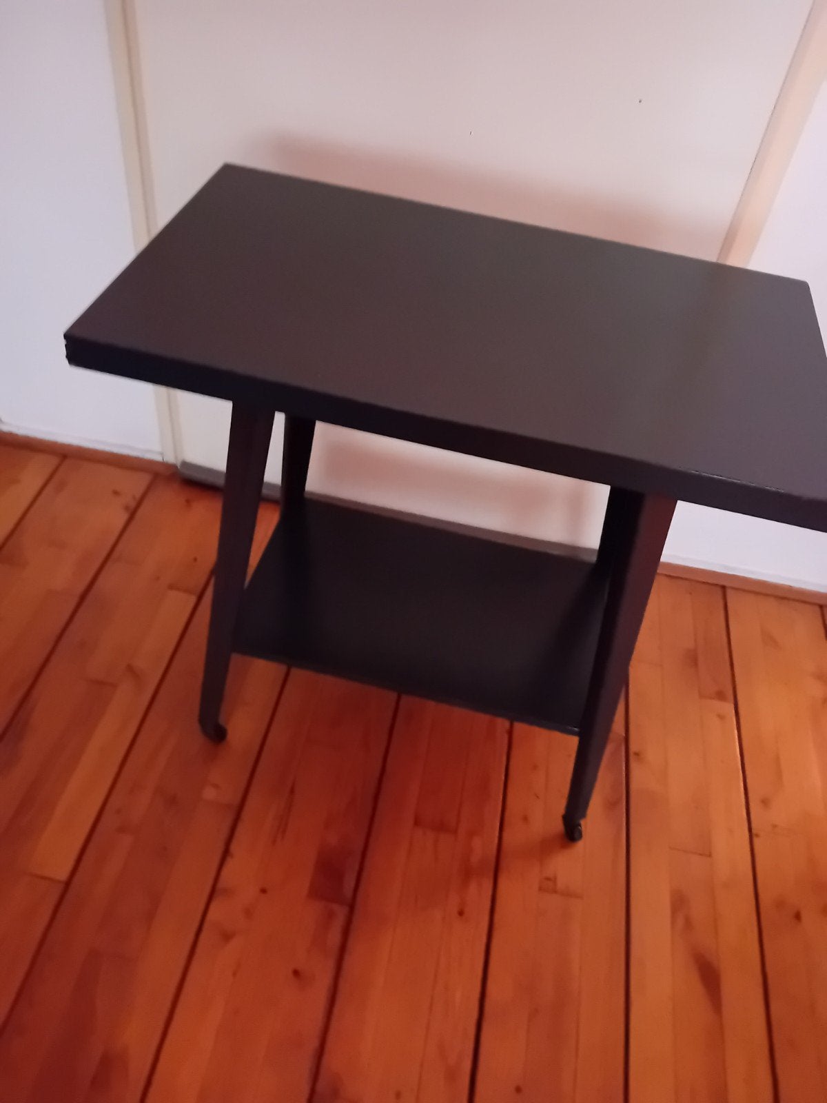 donker grijs bijzettafel met wieltjes, Ophalen, Minder dan 45 cm, Gebruikt, 55 tot 75 cm