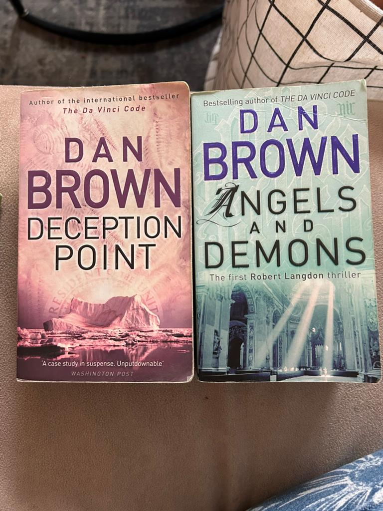 Dan Brown - Deception Point & Angels and Demons (Engels), Boeken, Thrillers, Gelezen, Wereld overig, Ophalen of Verzenden