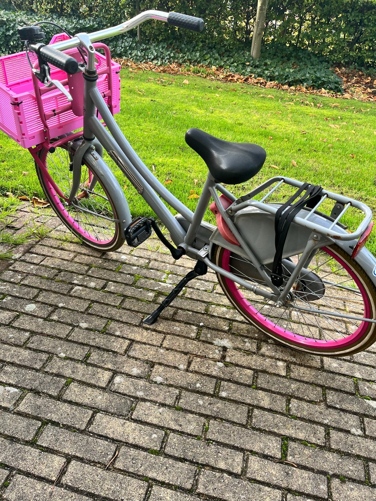 24 inch fiets met roze accenten en mand, Ophalen, Gebruikt, 20 inch of meer