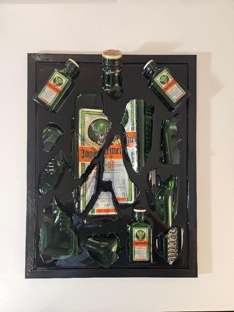 Handgemaakt Wanddecoratie van Gebroken Jagerfles, Eigen ontwerp, Meerkleurig, 32 cm, Ophalen of Verzenden