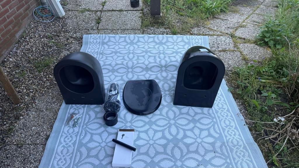 Zwarte wc potten met 1 wc deksel en zwarte handdouche, Ophalen, Zo goed als nieuw, Toilet