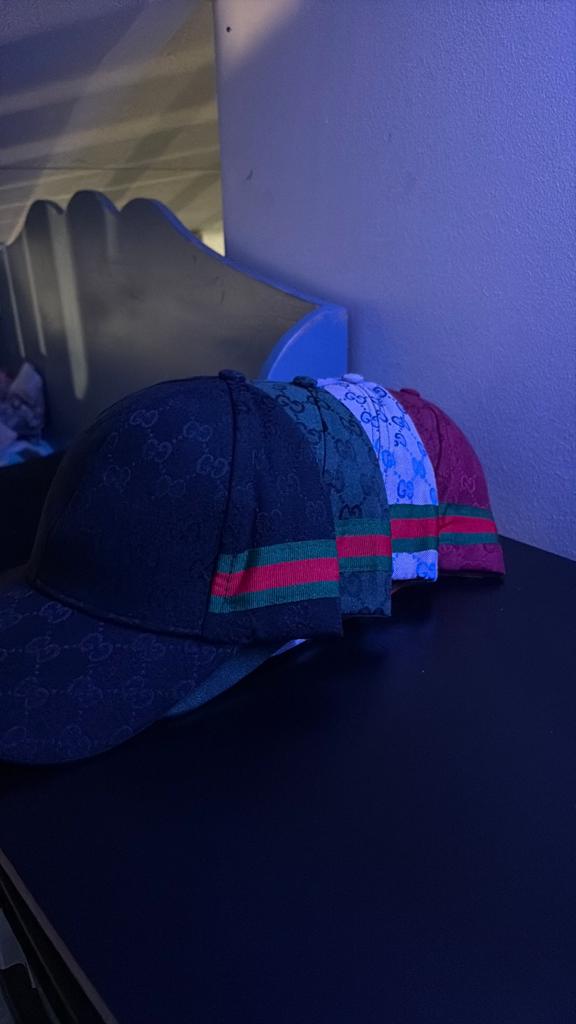 Gucci petten - Verschillende kleuren, Kleding | Heren, Ophalen, Zo goed als nieuw, Overige maten, Overige kleuren
