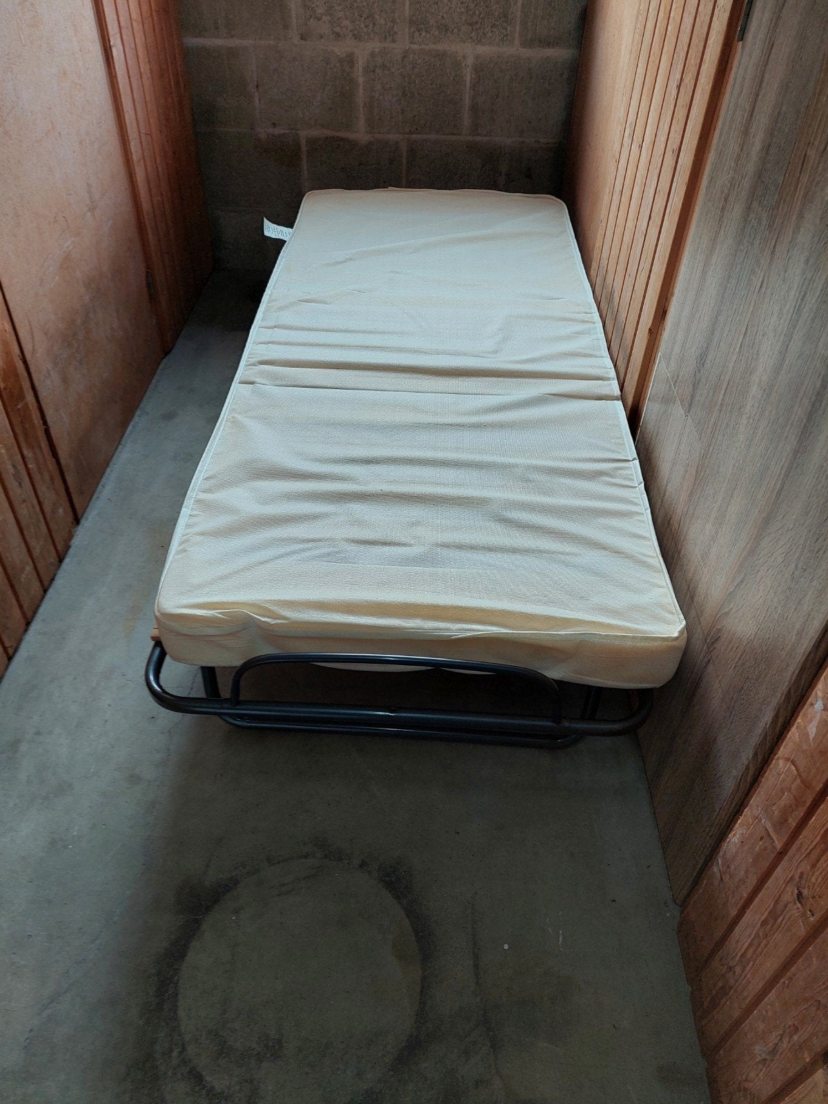 logeerbed inklapbaar met opberghoes 180x80, Ophalen, Gebruikt, Eenpersoons, Zwart
