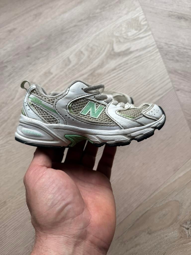 New balance 530 white green 28, Kinderen en Baby's, Kinderkleding | Schoenen en Sokken, Ophalen of Verzenden, Zo goed als nieuw