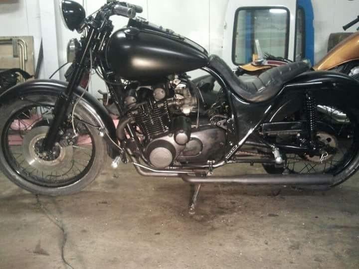 Te koop leuke motor suzuki 750 heeft wat liefde nodig