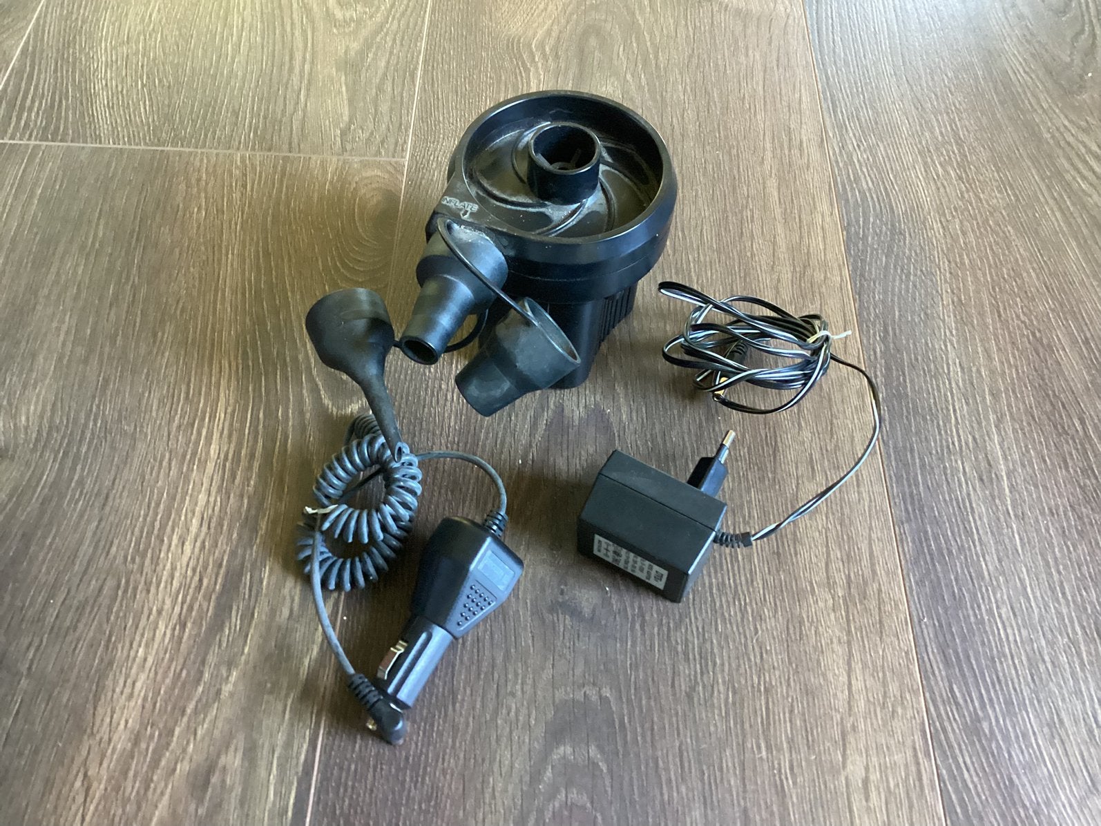 Sun & Sea Elektrische Luchtpomp met Accu (12V / 230V), Ophalen, Gebruikt