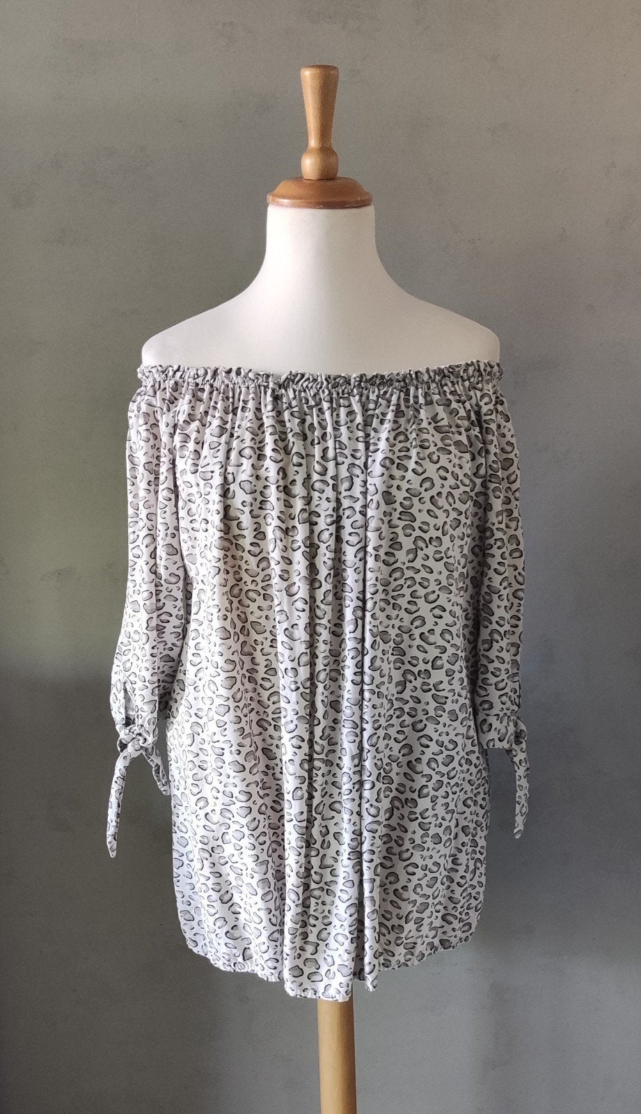 Off-shoulder top met print maat 46 viscose, Maat 46/48 (XL) of groter, Ophalen of Verzenden, Zo goed als nieuw, Korte mouw