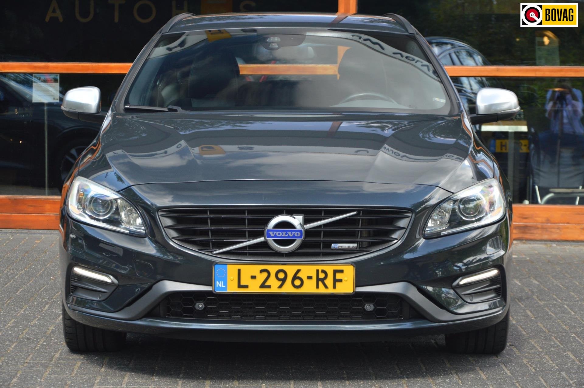 Volvo V60 T3 R-Design | Stoelverwarming | Trekhaak | Rondom, Gebruikt, Zwart, 4 cilinders, 150 pk